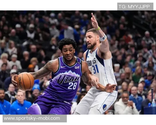 克莱汤普森生涯达成17000分里程碑临时总经理芬利亲自赠送比赛用球